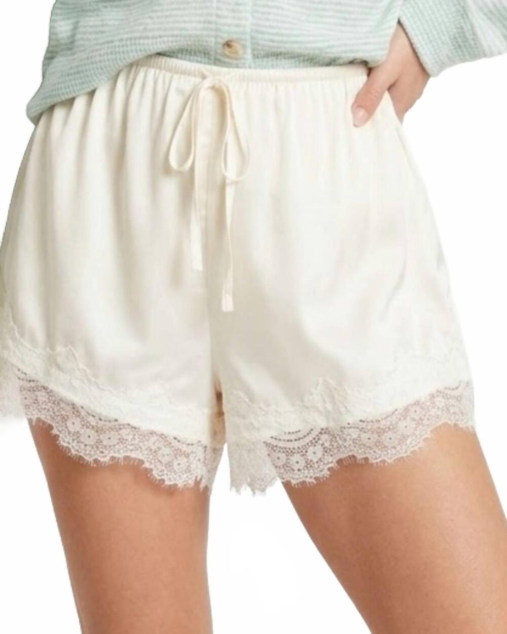 NEW WISHLIST oyster pearl shorts in white
